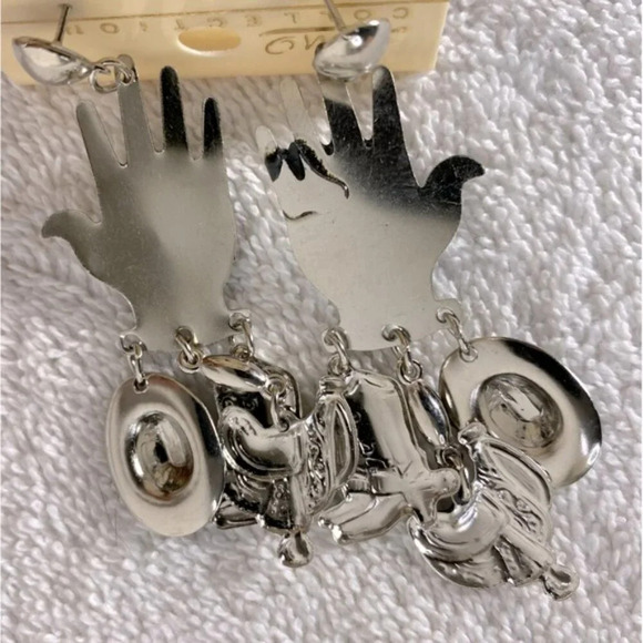 Vintage Black Silver Tone Metal Cowboy Hat Cowboy Boots Saddle Hand Earrings - Picture 2 of 7